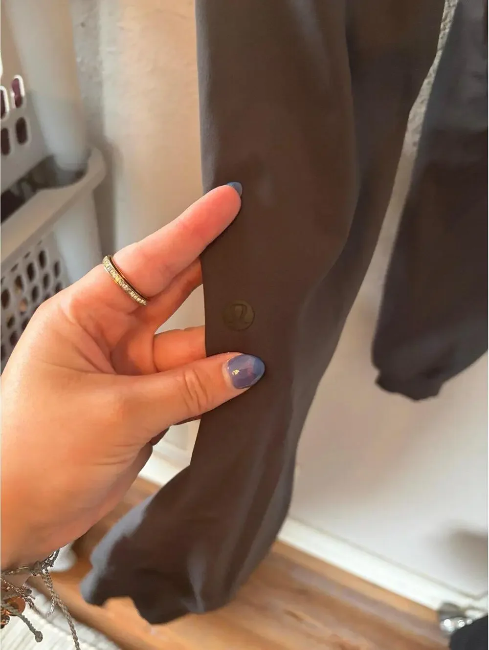 Lululemon On The Fly Jogger 28in inseam *Luxtreme Graphite Grey size 6. Like new